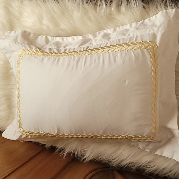 Gold Leaves Embroidery Design Pillow Set decorative throw pillows 20"×14" aprox. - Picture 4 of 16